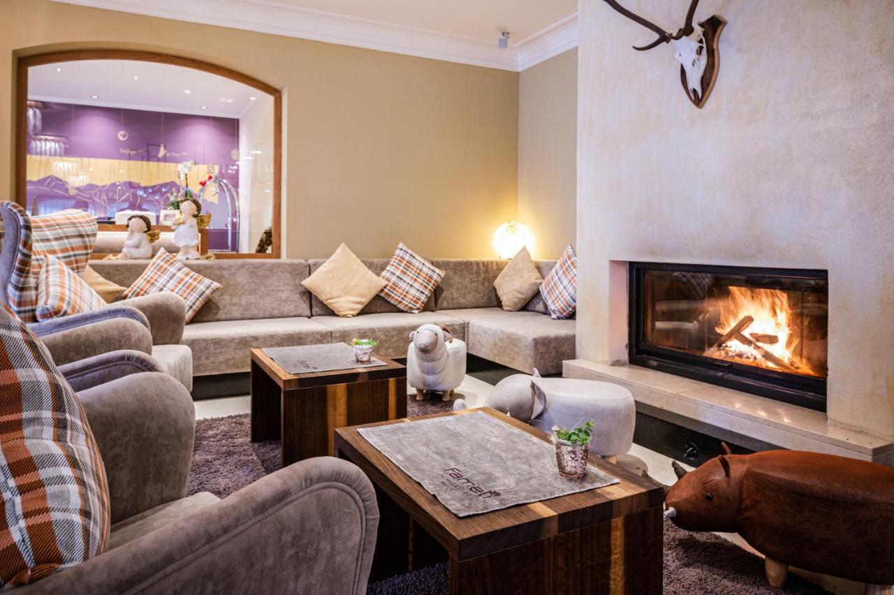 Hotel Fameli Olang المظهر الخارجي الصورة