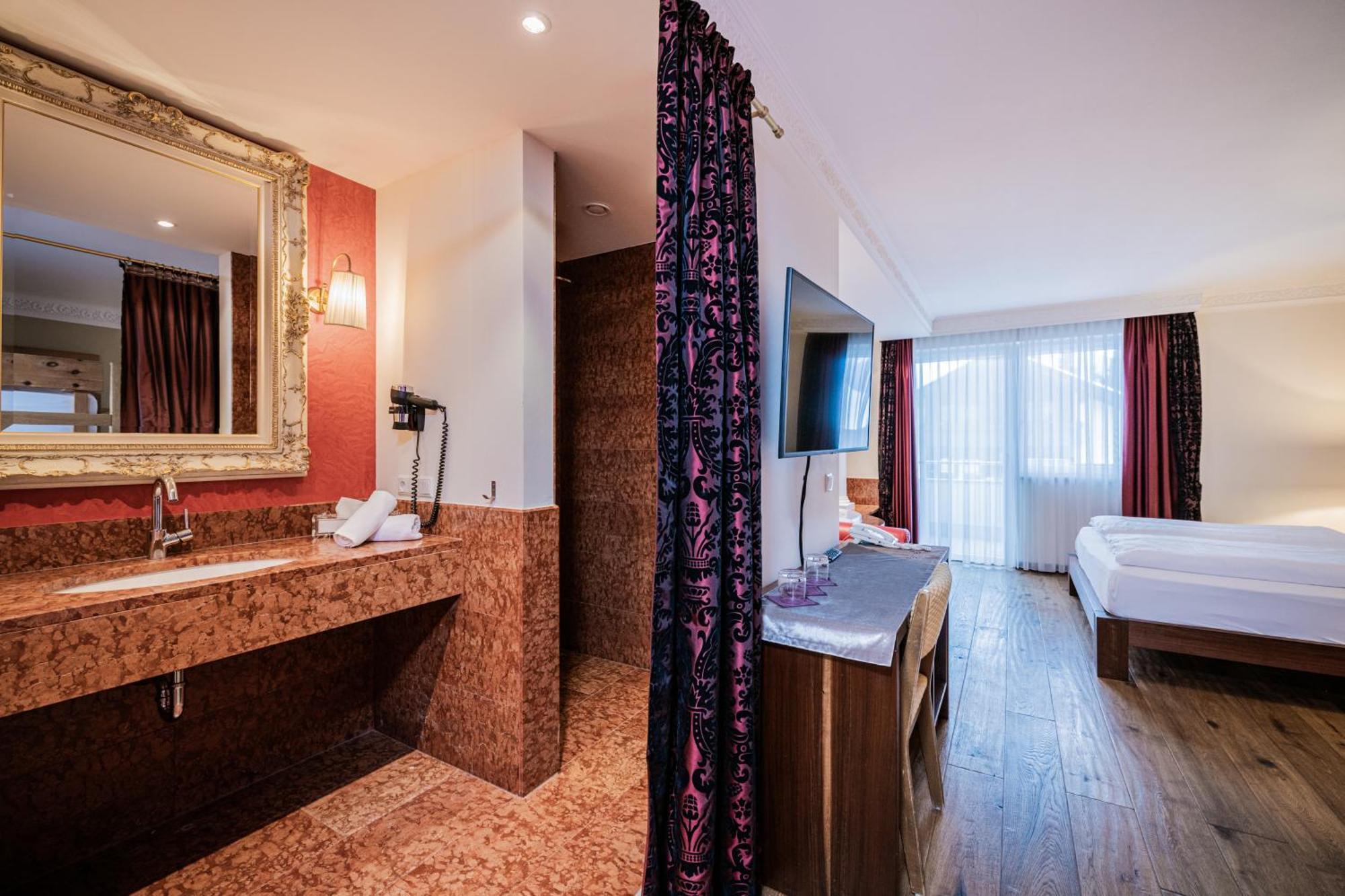 Hotel Fameli Olang المظهر الخارجي الصورة
