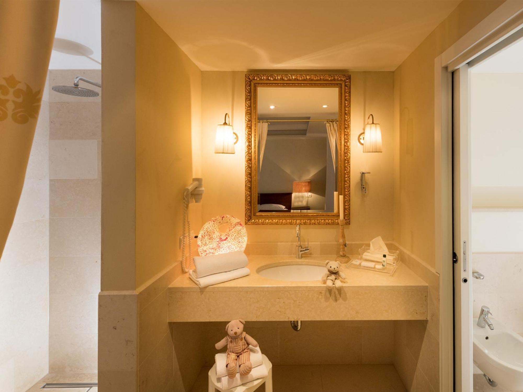 Hotel Fameli Olang الغرفة الصورة