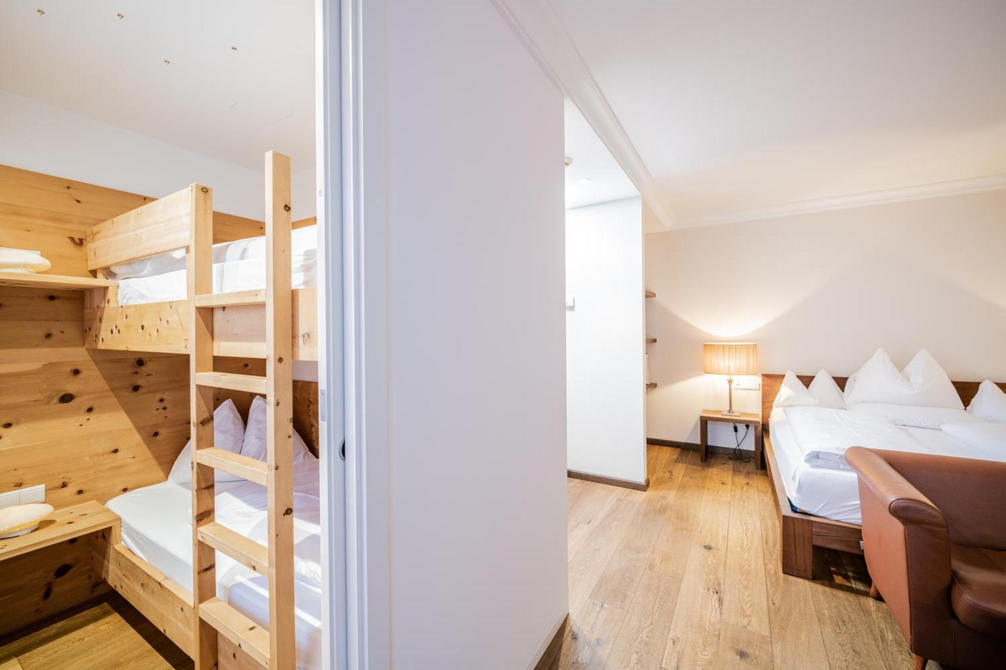 Hotel Fameli Olang الغرفة الصورة