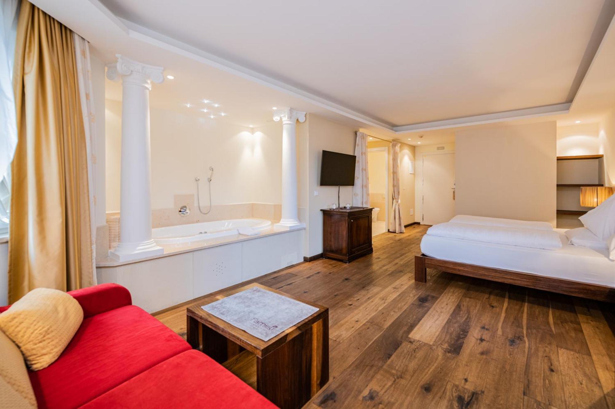 Hotel Fameli Olang الغرفة الصورة